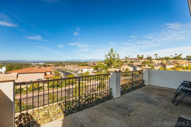 1517 Leonis Pl, Vista, CA 92083