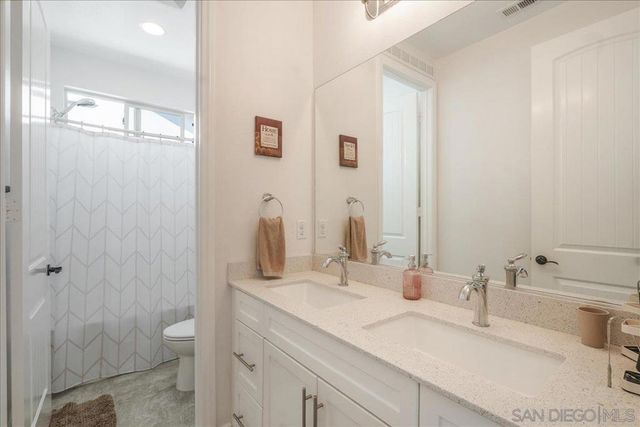 1517 Leonis Pl, Vista, CA 92083