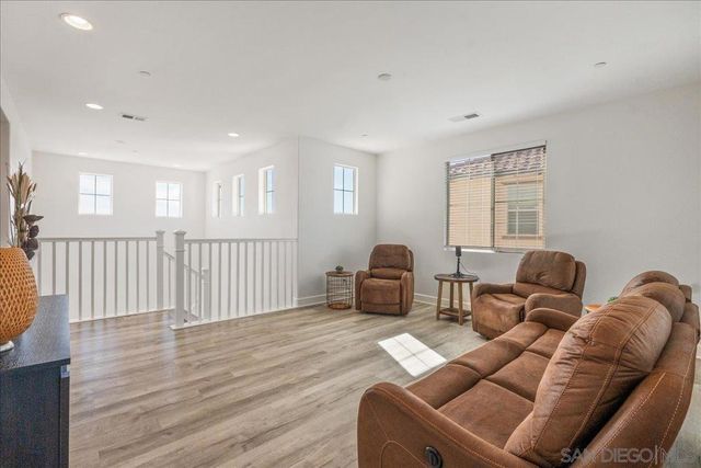 1517 Leonis Pl, Vista, CA 92083