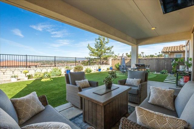 1517 Leonis Pl, Vista, CA 92083