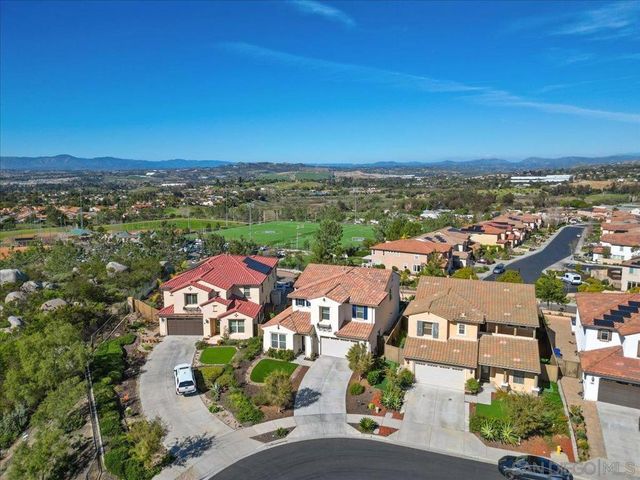 1517 Leonis Pl, Vista, CA 92083