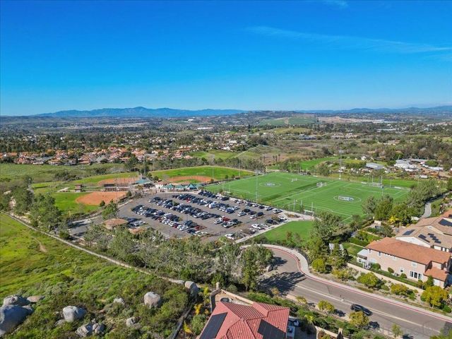 1517 Leonis Pl, Vista, CA 92083