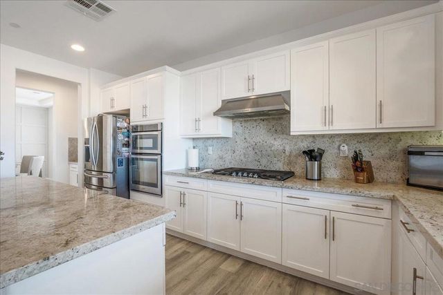 1517 Leonis Pl, Vista, CA 92083