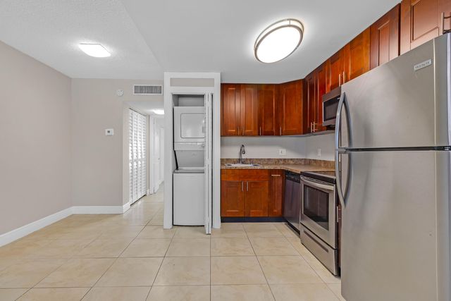 520 NE 45TH Street 4, Boca Raton, FL 33431