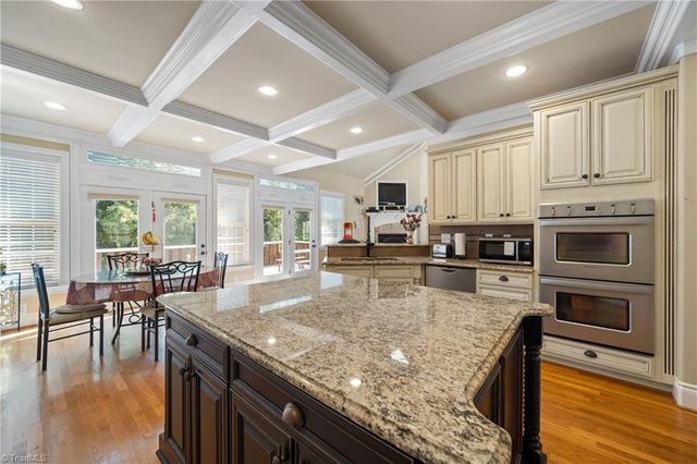 6007 Old Orchard Road, Kernersville, NC 27284