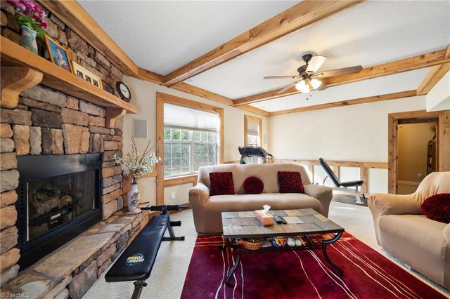 6007 Old Orchard Road, Kernersville, NC 27284