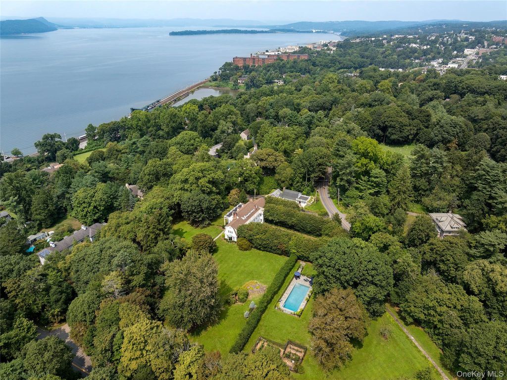 36 Revolutionary Road, Briarcliff Manor, NY 10510