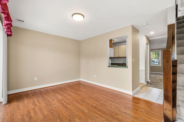 52 Warren St 8, Peabody, MA 01960