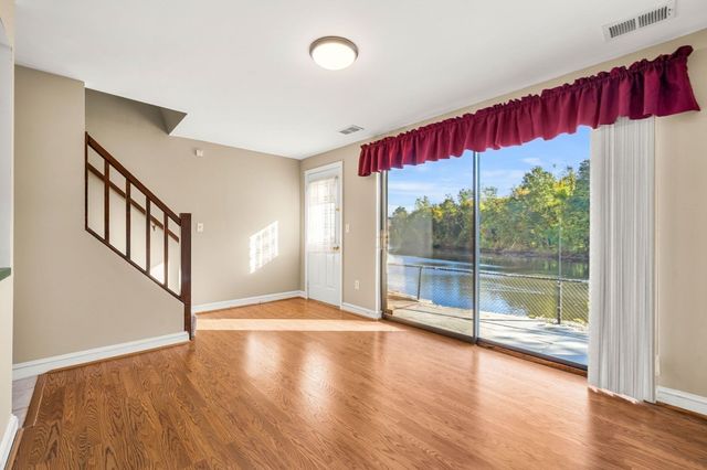 52 Warren St 8, Peabody, MA 01960