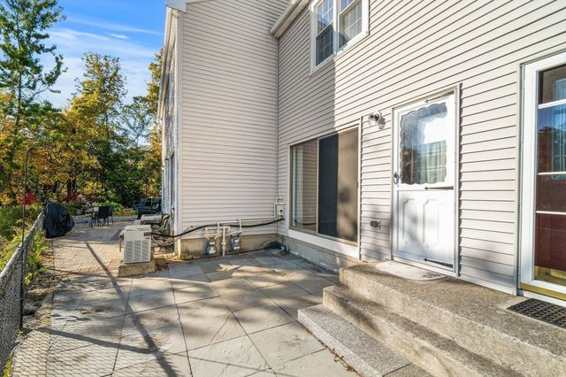 52 Warren St 8, Peabody, MA 01960