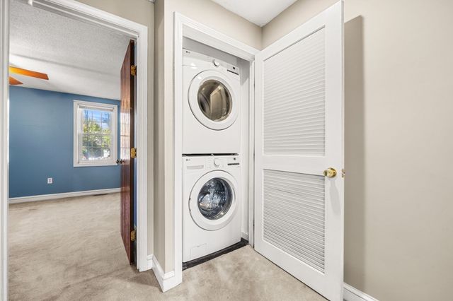 52 Warren St 8, Peabody, MA 01960