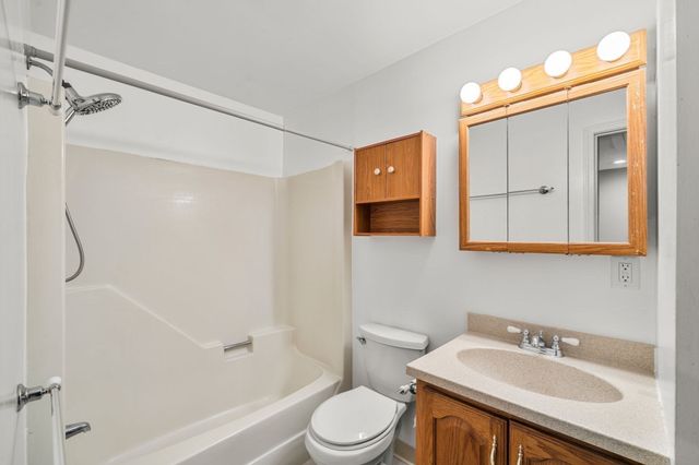 52 Warren St 8, Peabody, MA 01960