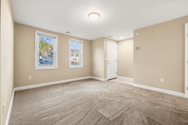 52 Warren St 8, Peabody, MA 01960