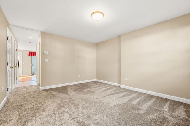 52 Warren St 8, Peabody, MA 01960