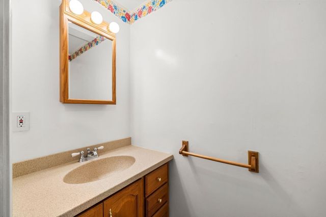 52 Warren St 8, Peabody, MA 01960