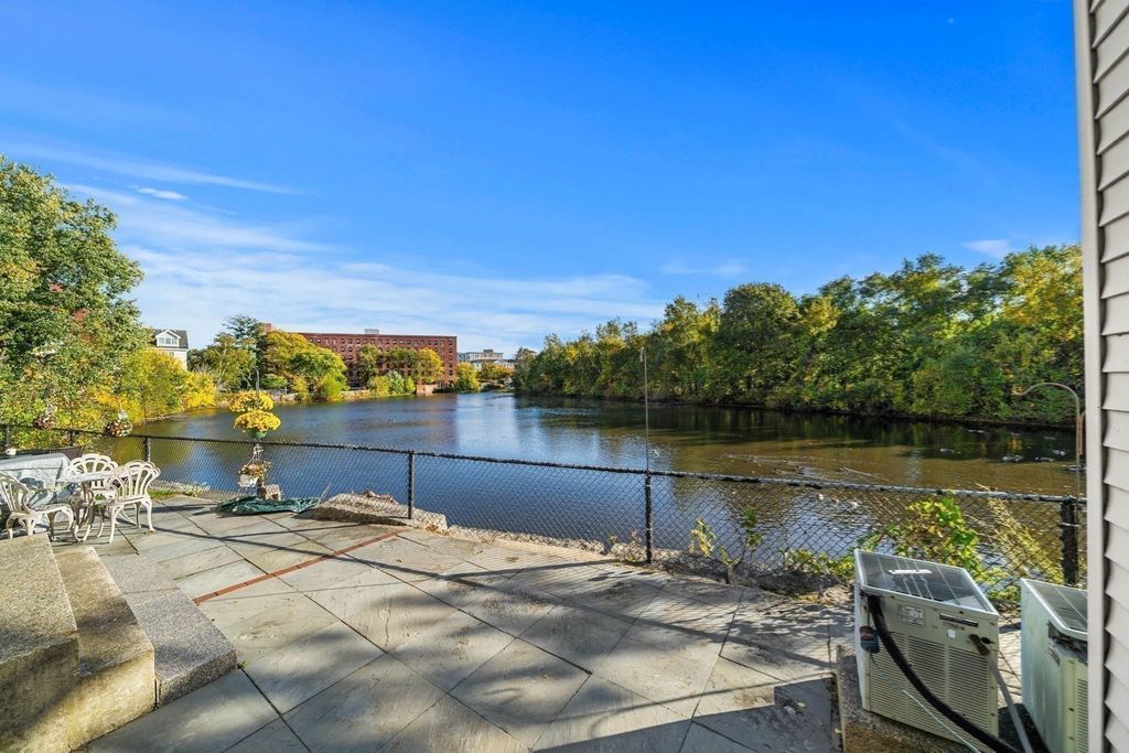 52 Warren St 8, Peabody, MA 01960
