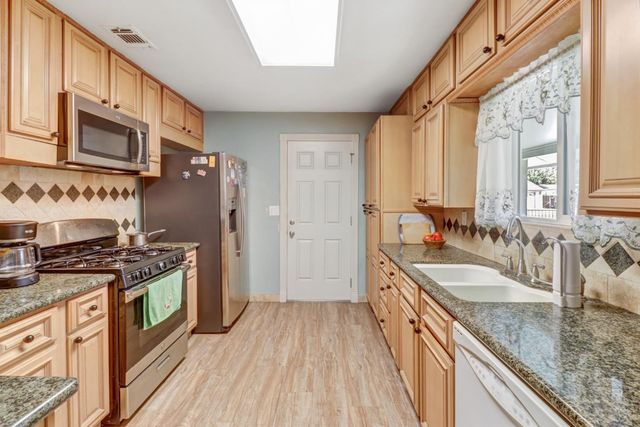 4041 Constitution Ave, North Highlands, CA 95660