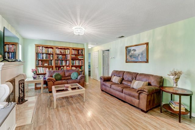 4041 Constitution Ave, North Highlands, CA 95660
