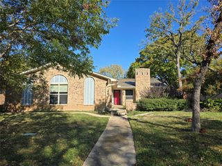 2822 Oak Forest Drive, Grapevine, TX 76051