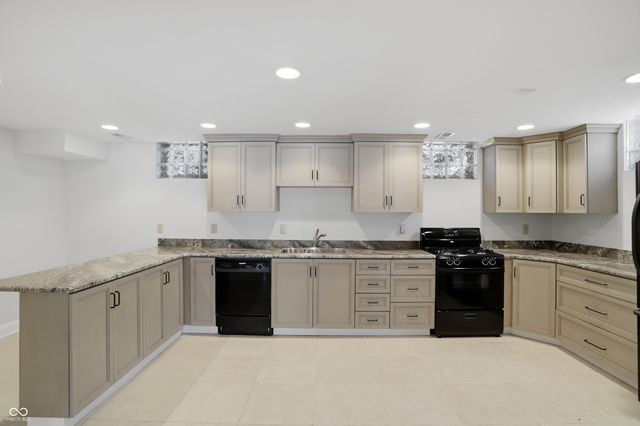 8602 Frontgate Lane, Indianapolis, IN 46256