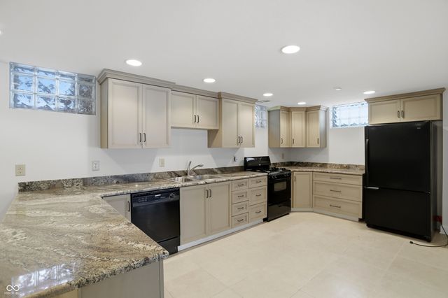 8602 Frontgate Lane, Indianapolis, IN 46256