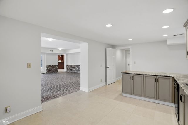 8602 Frontgate Lane, Indianapolis, IN 46256