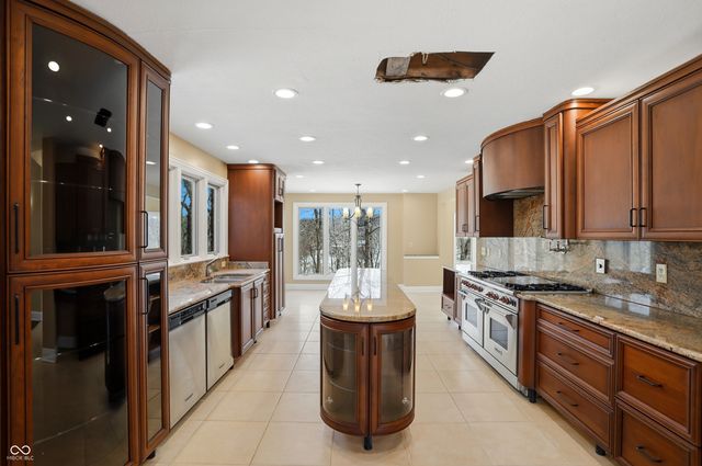 8602 Frontgate Lane, Indianapolis, IN 46256