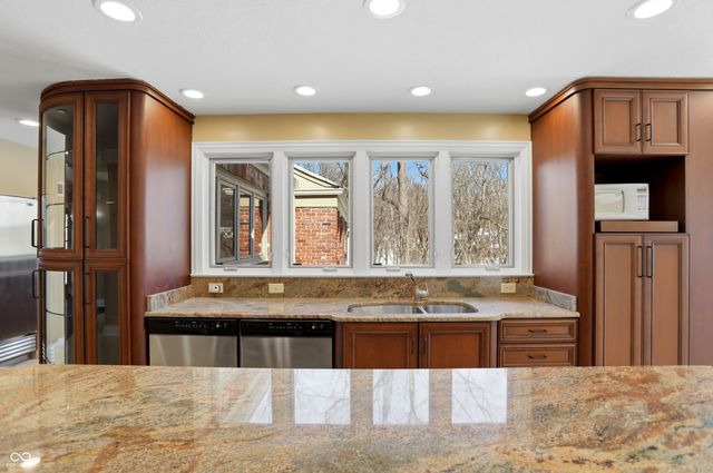 8602 Frontgate Lane, Indianapolis, IN 46256