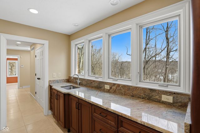 8602 Frontgate Lane, Indianapolis, IN 46256