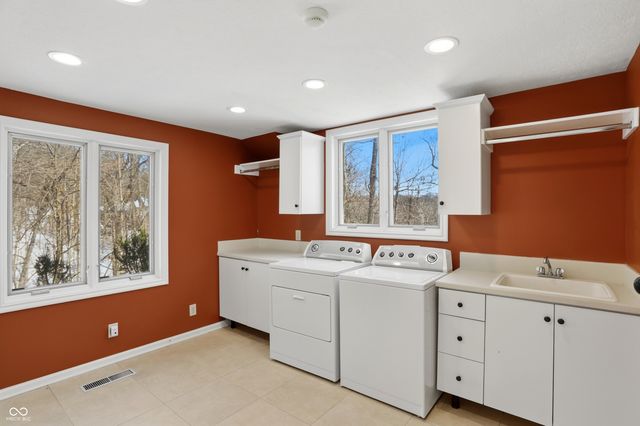 8602 Frontgate Lane, Indianapolis, IN 46256