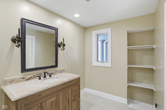 8602 Frontgate Lane, Indianapolis, IN 46256