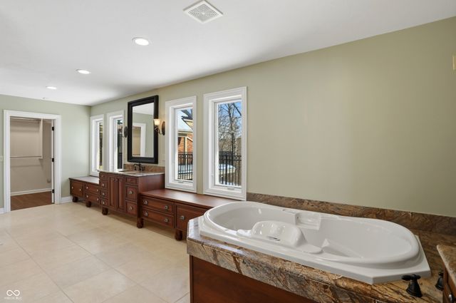 8602 Frontgate Lane, Indianapolis, IN 46256