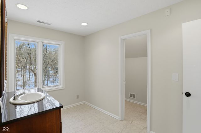 8602 Frontgate Lane, Indianapolis, IN 46256