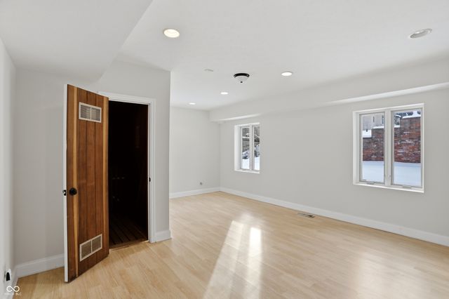 8602 Frontgate Lane, Indianapolis, IN 46256