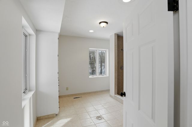 8602 Frontgate Lane, Indianapolis, IN 46256