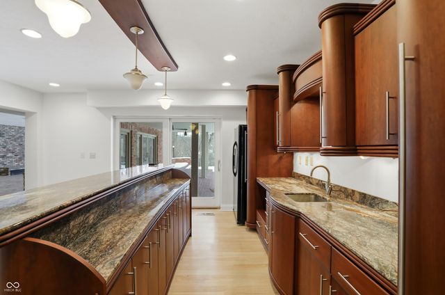 8602 Frontgate Lane, Indianapolis, IN 46256