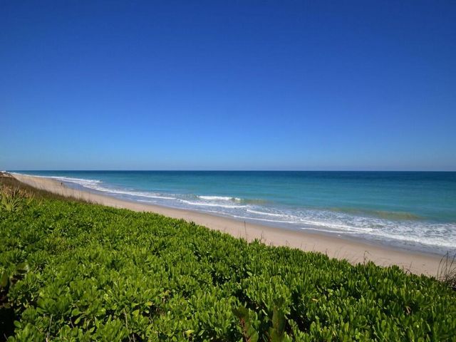 60 La Costa Court, Indian River Shores, FL 32963