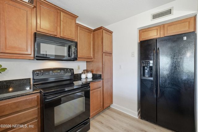 204 LAGUNA VILLAS Boulevard A11, Jacksonville Beach, FL 32250