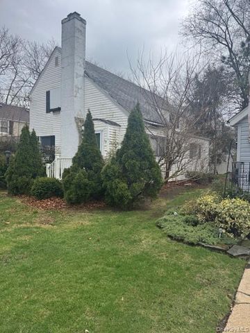 36 Salisbury Avenue, Garden City, NY 11530