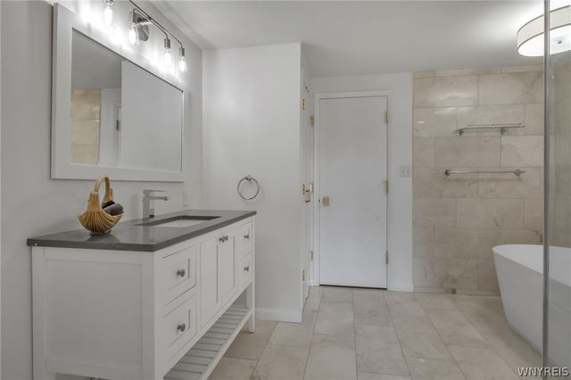 40 Waterfront Circle 306, Buffalo, NY 14202