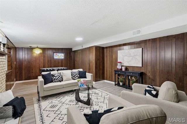 3145 Parker Road, Florissant, MO 63033