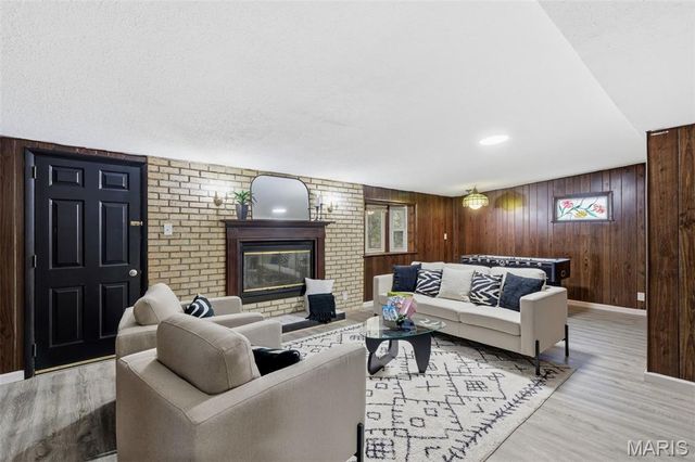3145 Parker Road, Florissant, MO 63033