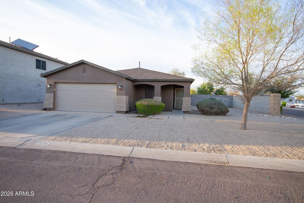 Image 1 of property listing at 1204 E Silversmith Trail, San Tan Valley, AZ 85143