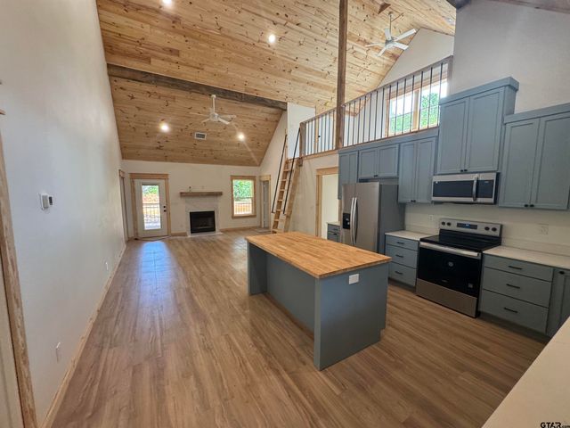 21084 County Road 4147, Lindale, TX 75771