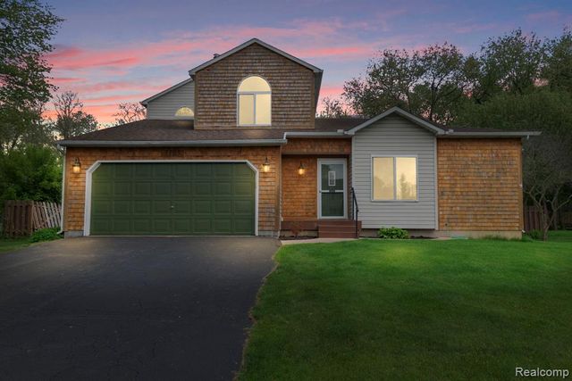 3195 Sandpoint Drive, Brighton, MI 48114