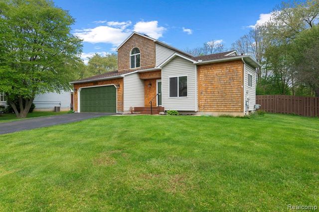 3195 Sandpoint Drive, Brighton, MI 48114