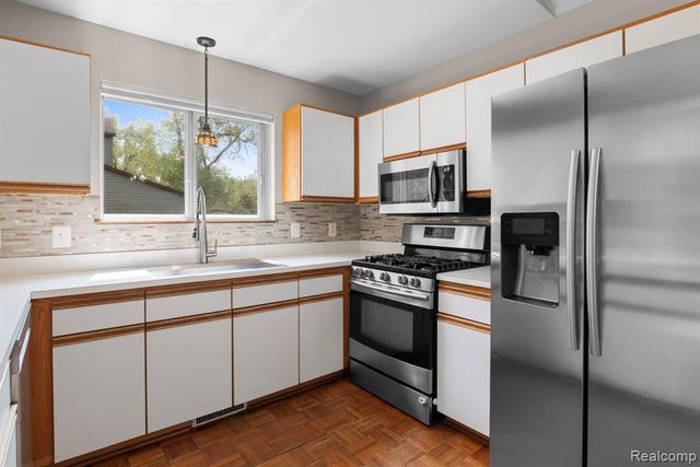 3195 Sandpoint Drive, Brighton, MI 48114