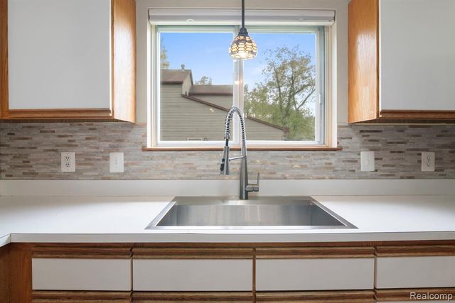 3195 Sandpoint Drive, Brighton, MI 48114