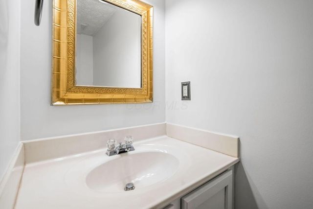 2147 Shortcreek Road, Hilliard, OH 43026