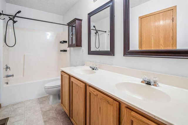 2147 Shortcreek Road, Hilliard, OH 43026